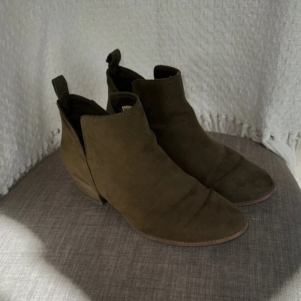 Stylish Green Suede Ankle Booties